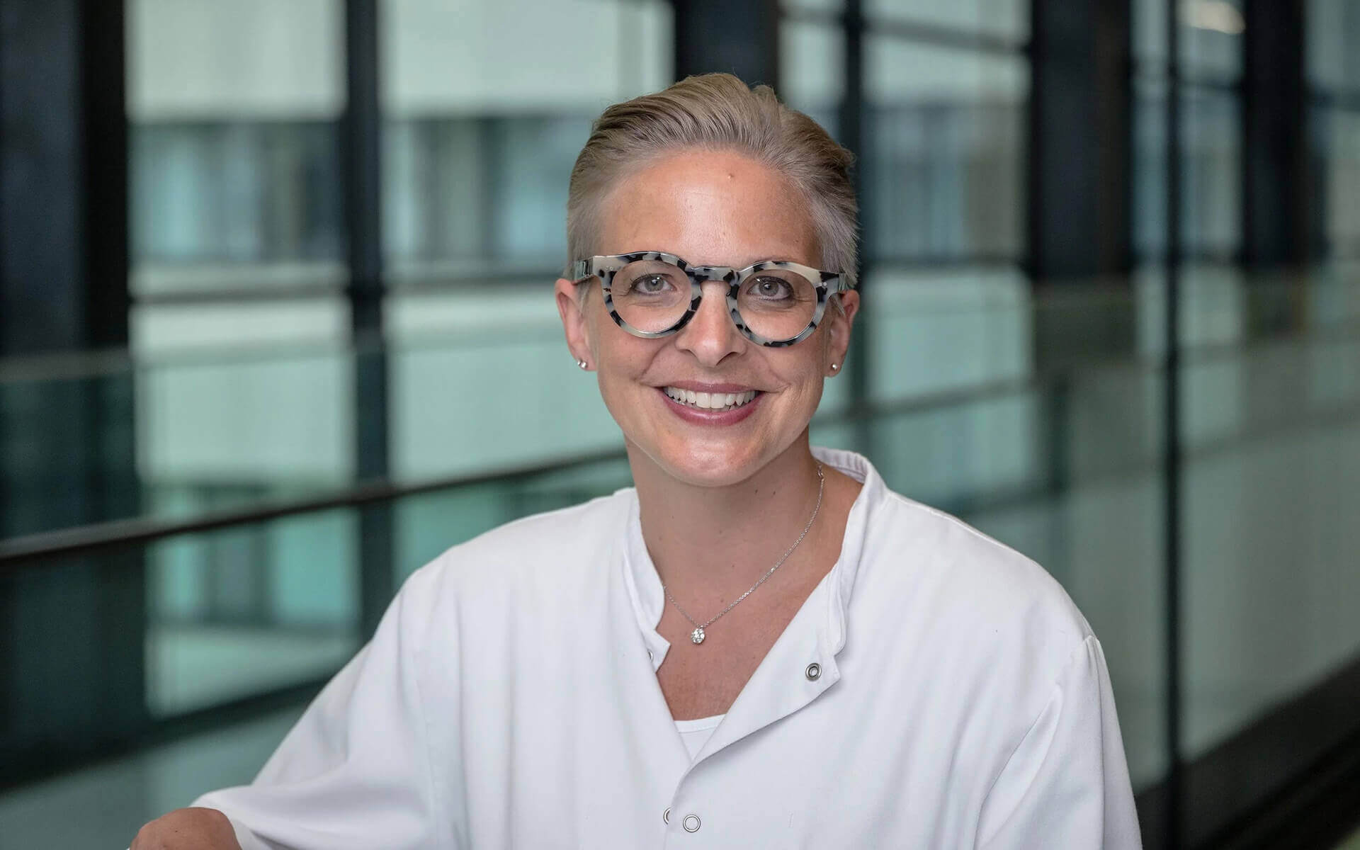 Dr. med. Stephanie Wurzer-Stix in der Privatklinik Ritzensee, freundlich und professionell.